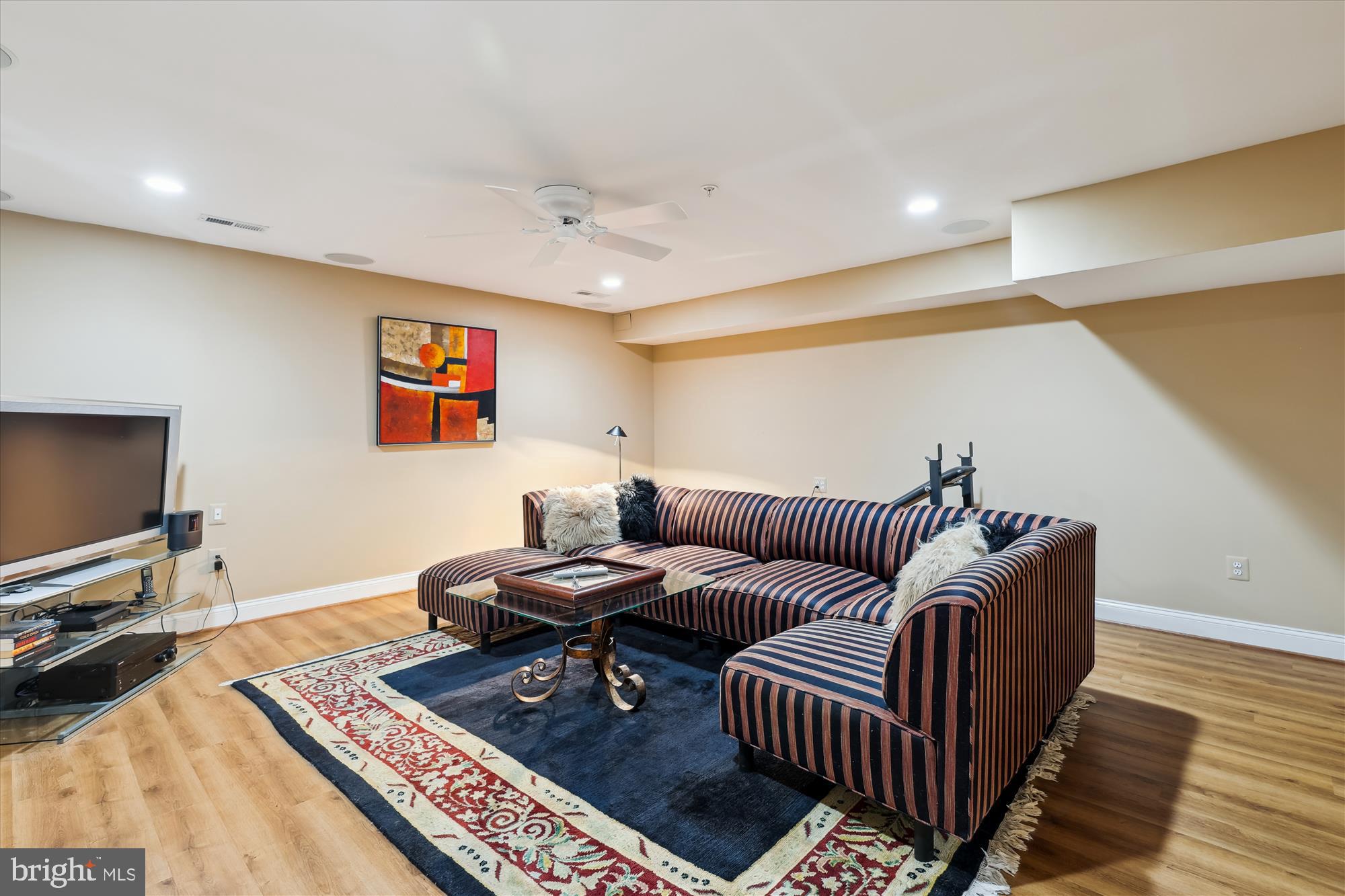 FAIRFAX ROW - Residential