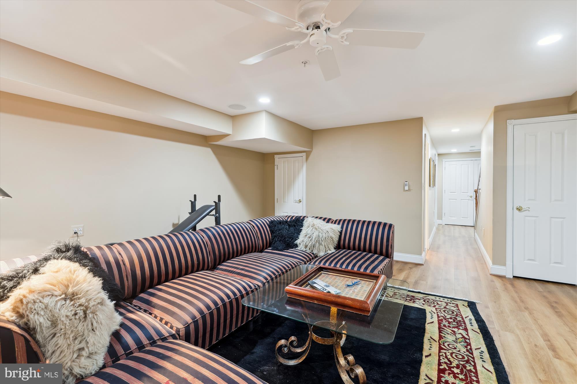 FAIRFAX ROW - Residential