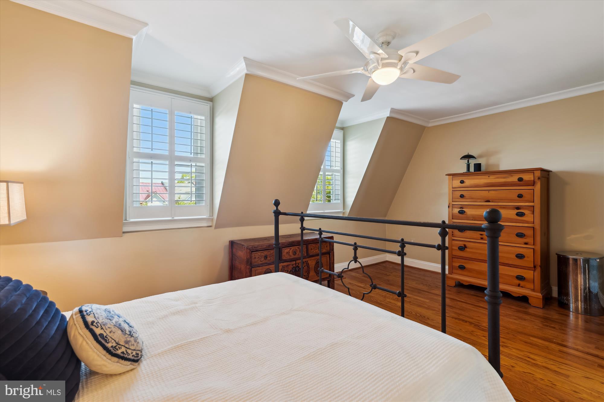 FAIRFAX ROW - Residential