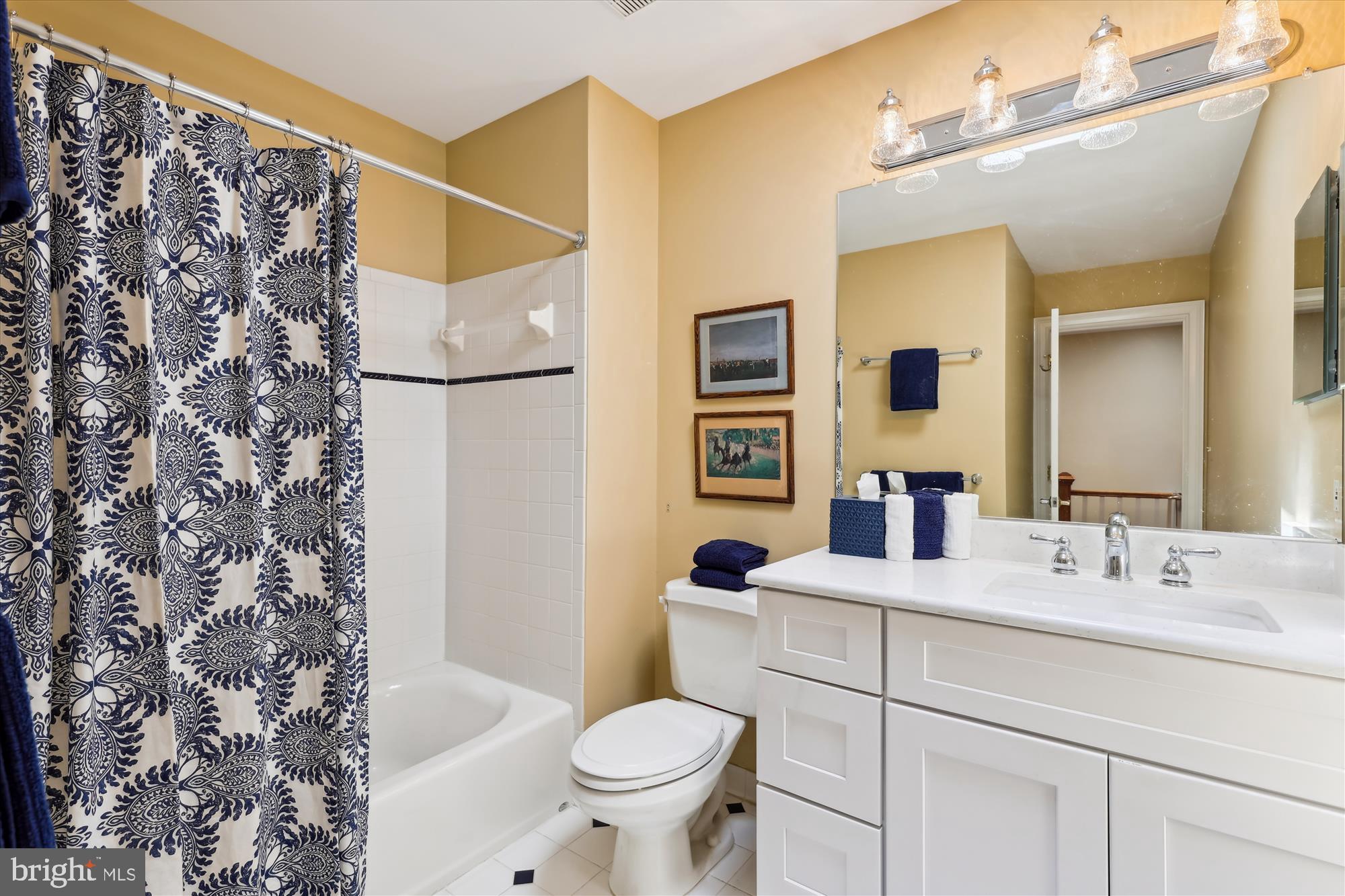 FAIRFAX ROW - Residential