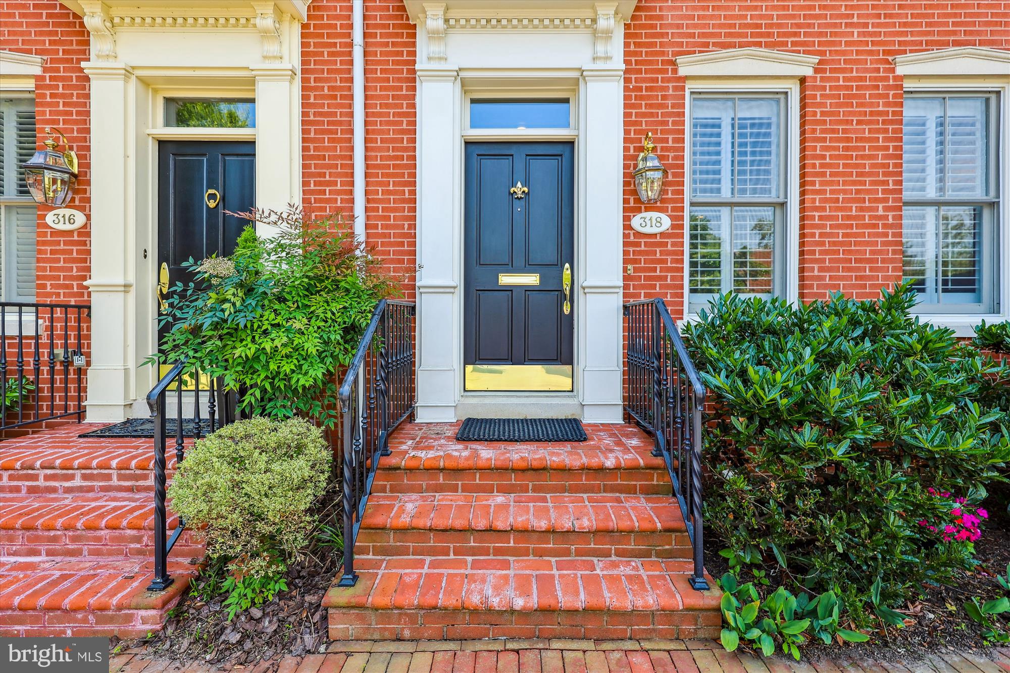 FAIRFAX ROW - Residential