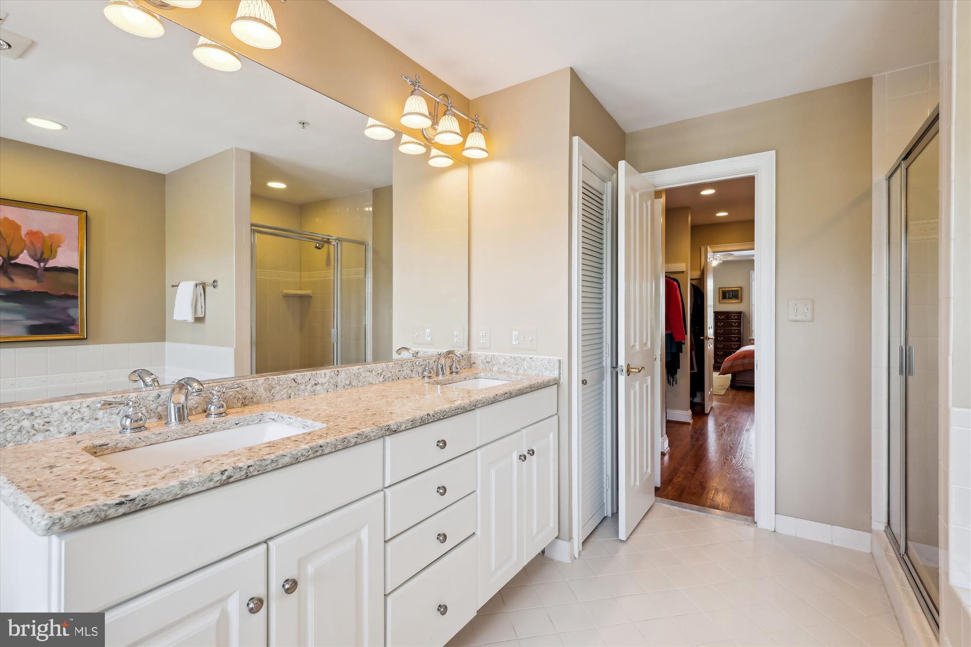 FAIRFAX ROW - Residential