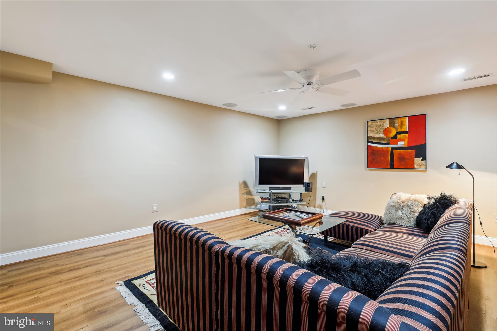 FAIRFAX ROW - Residential