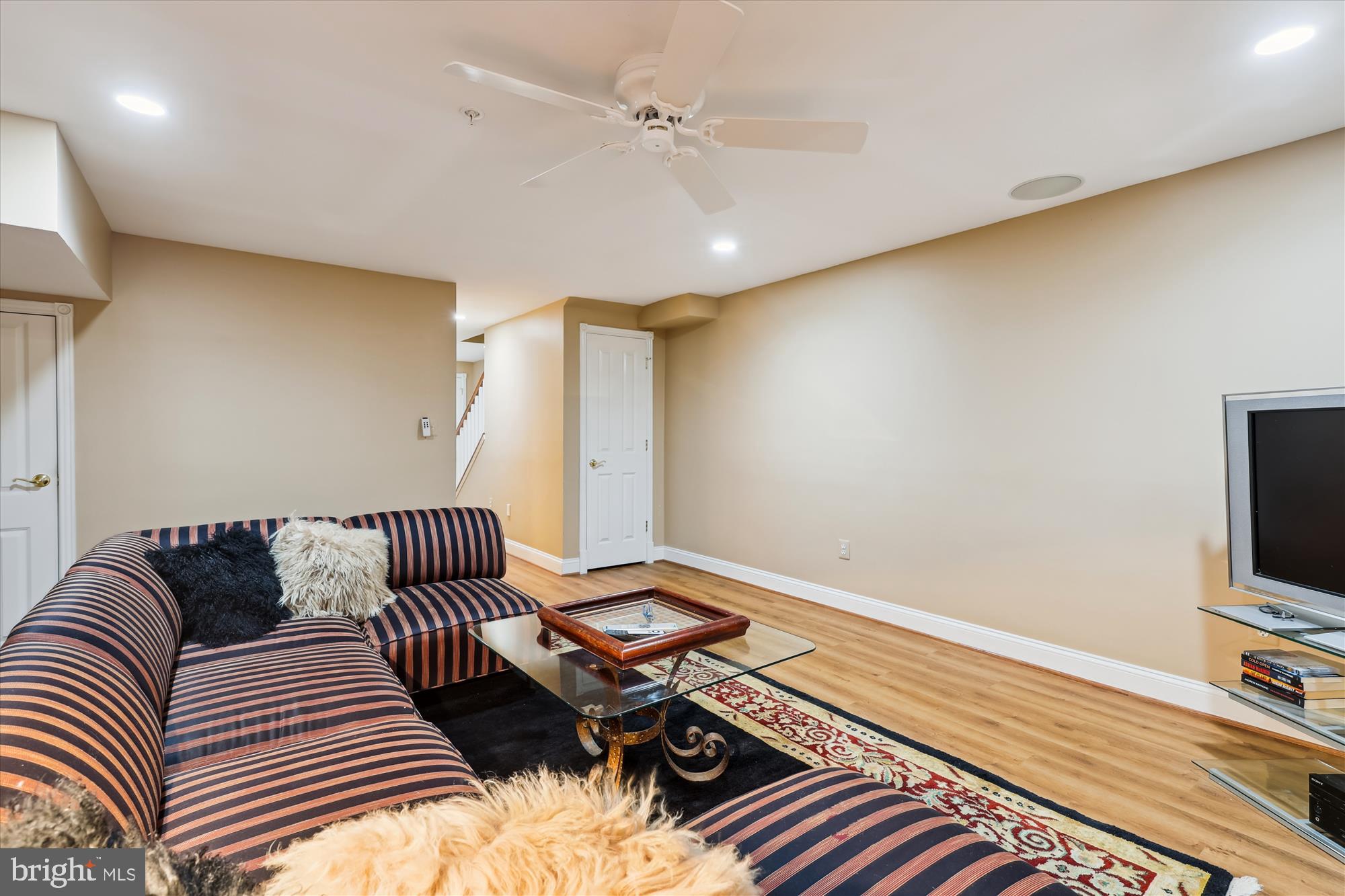 FAIRFAX ROW - Residential