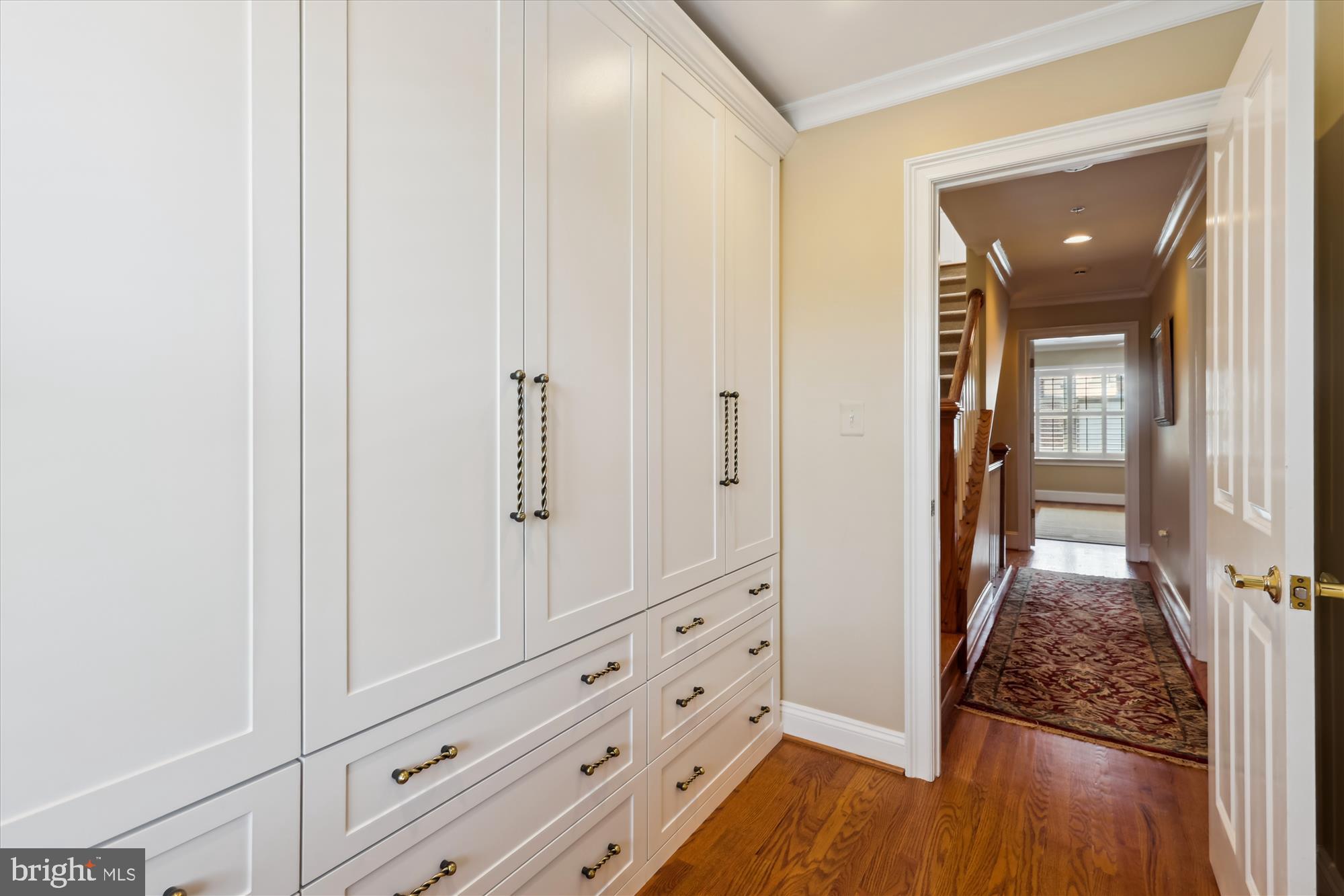 FAIRFAX ROW - Residential