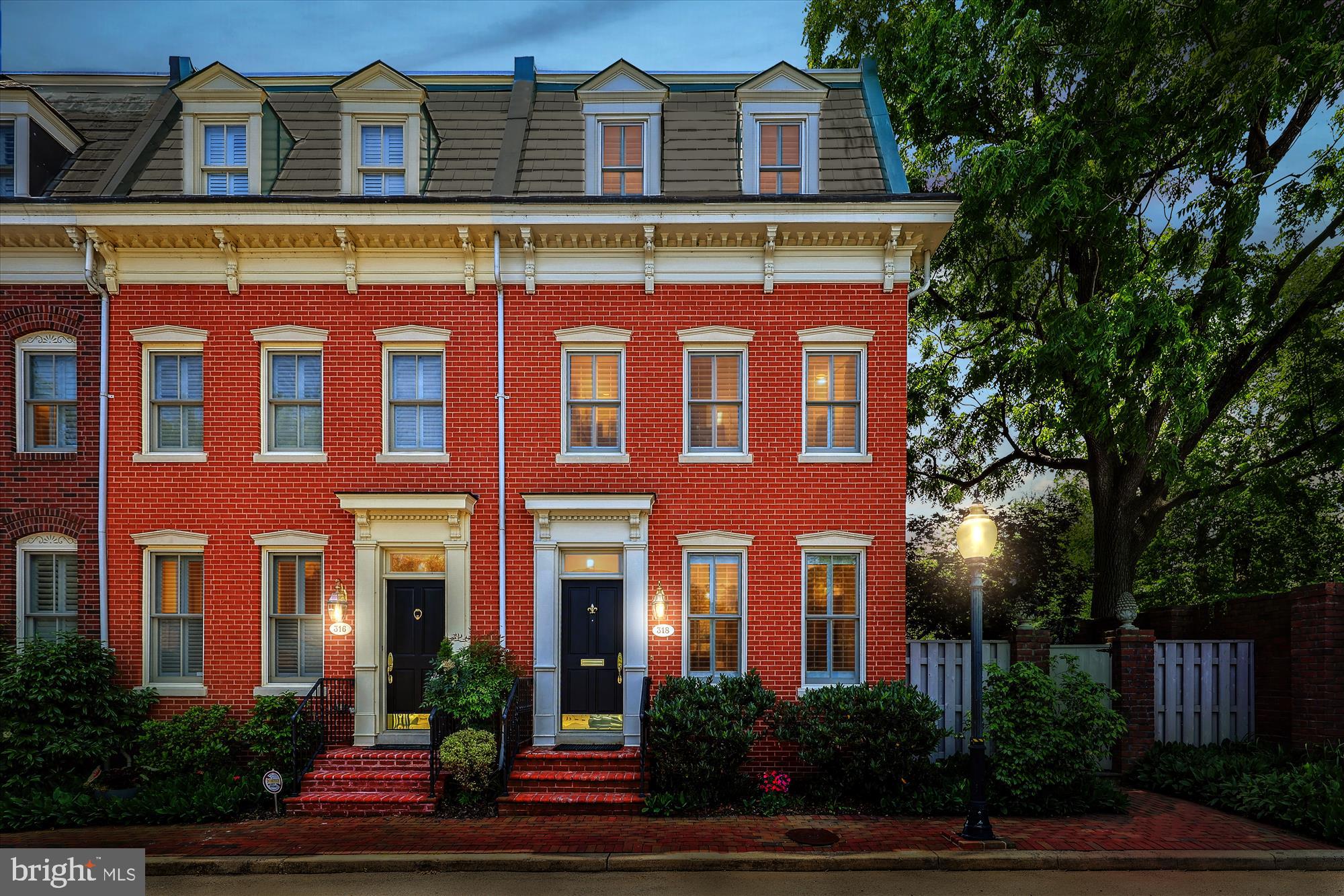 FAIRFAX ROW - Residential