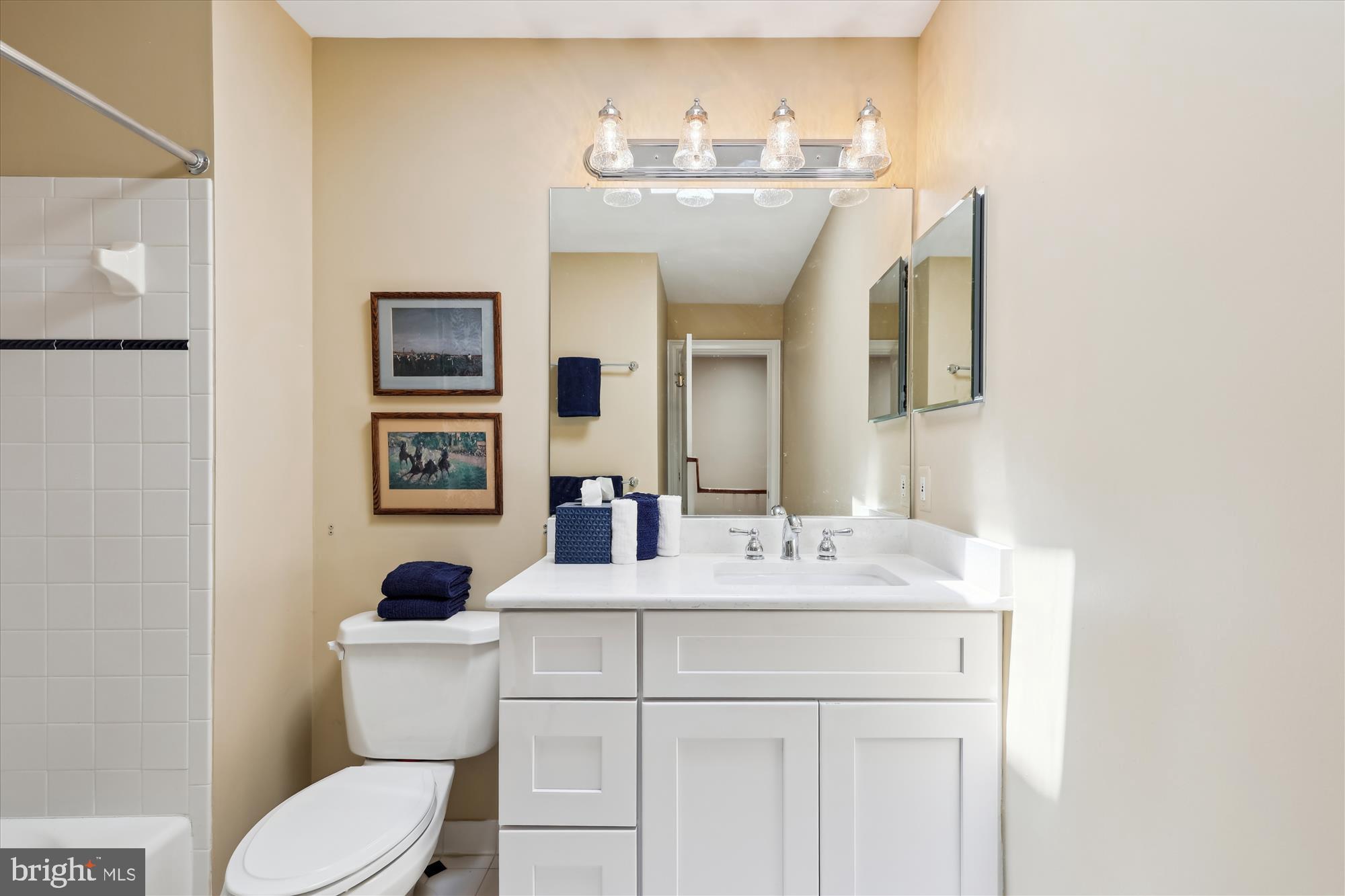 FAIRFAX ROW - Residential