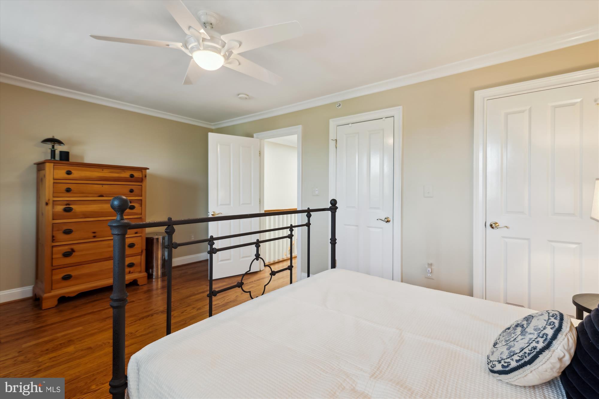 FAIRFAX ROW - Residential