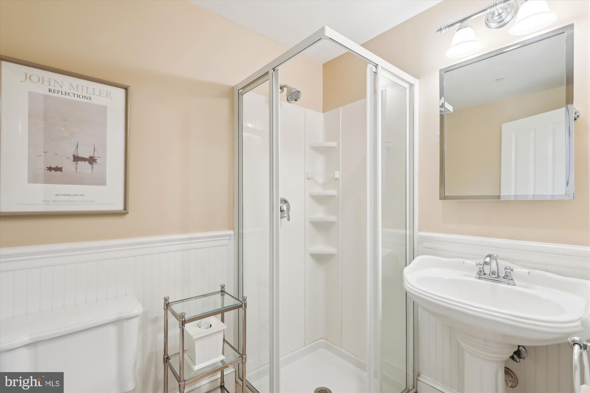 FAIRFAX ROW - Residential