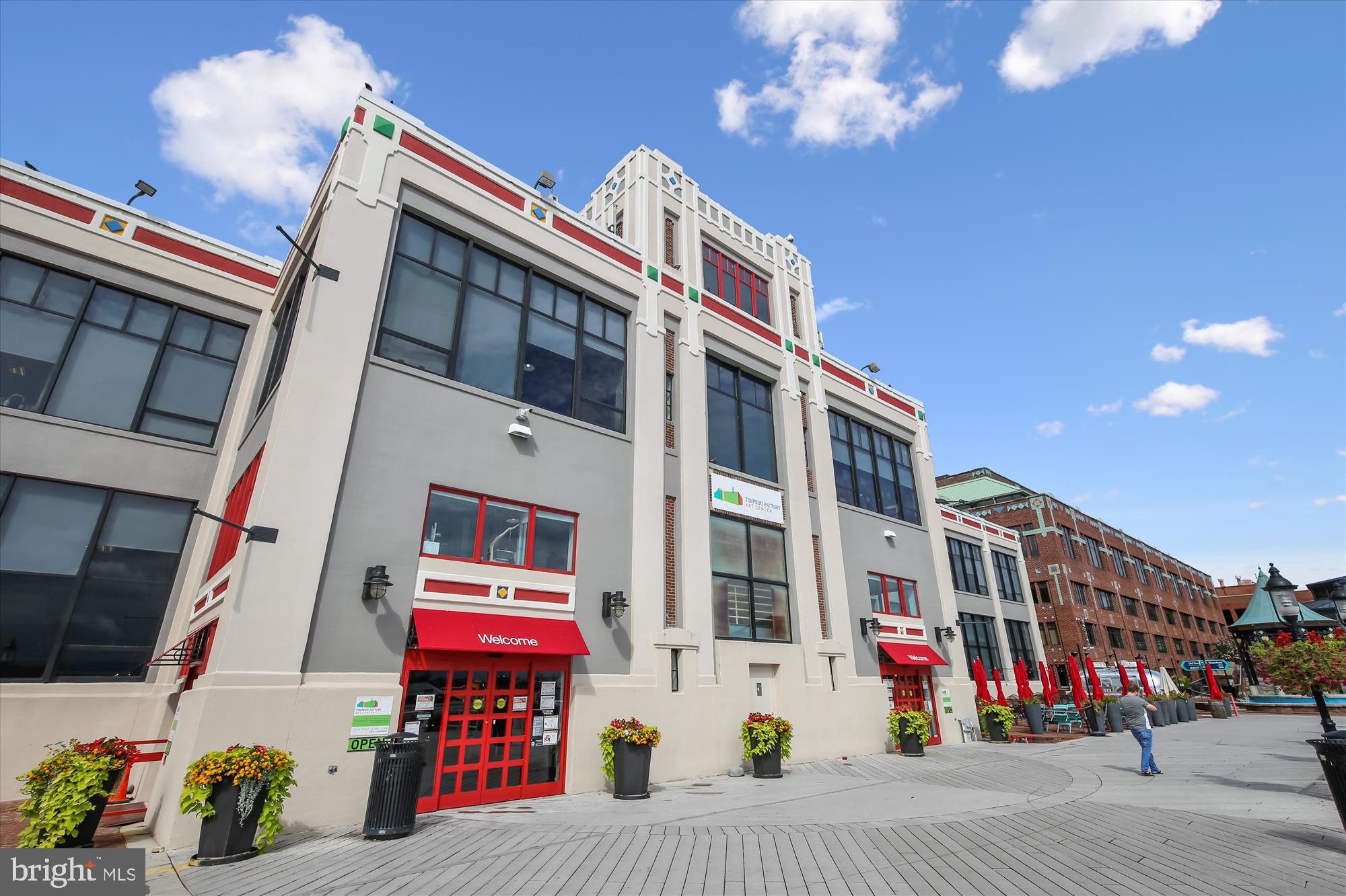 FAIRFAX ROW - Residential