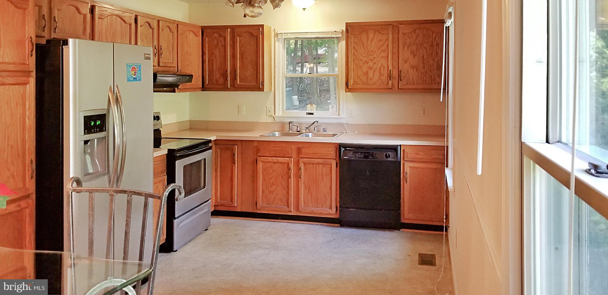 COUNTRY LAKES - Residential