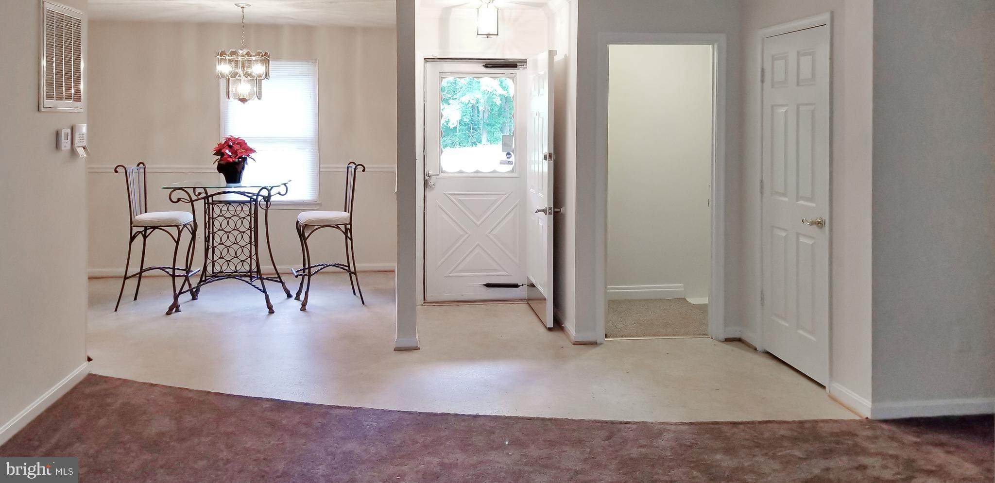 COUNTRY LAKES - Residential