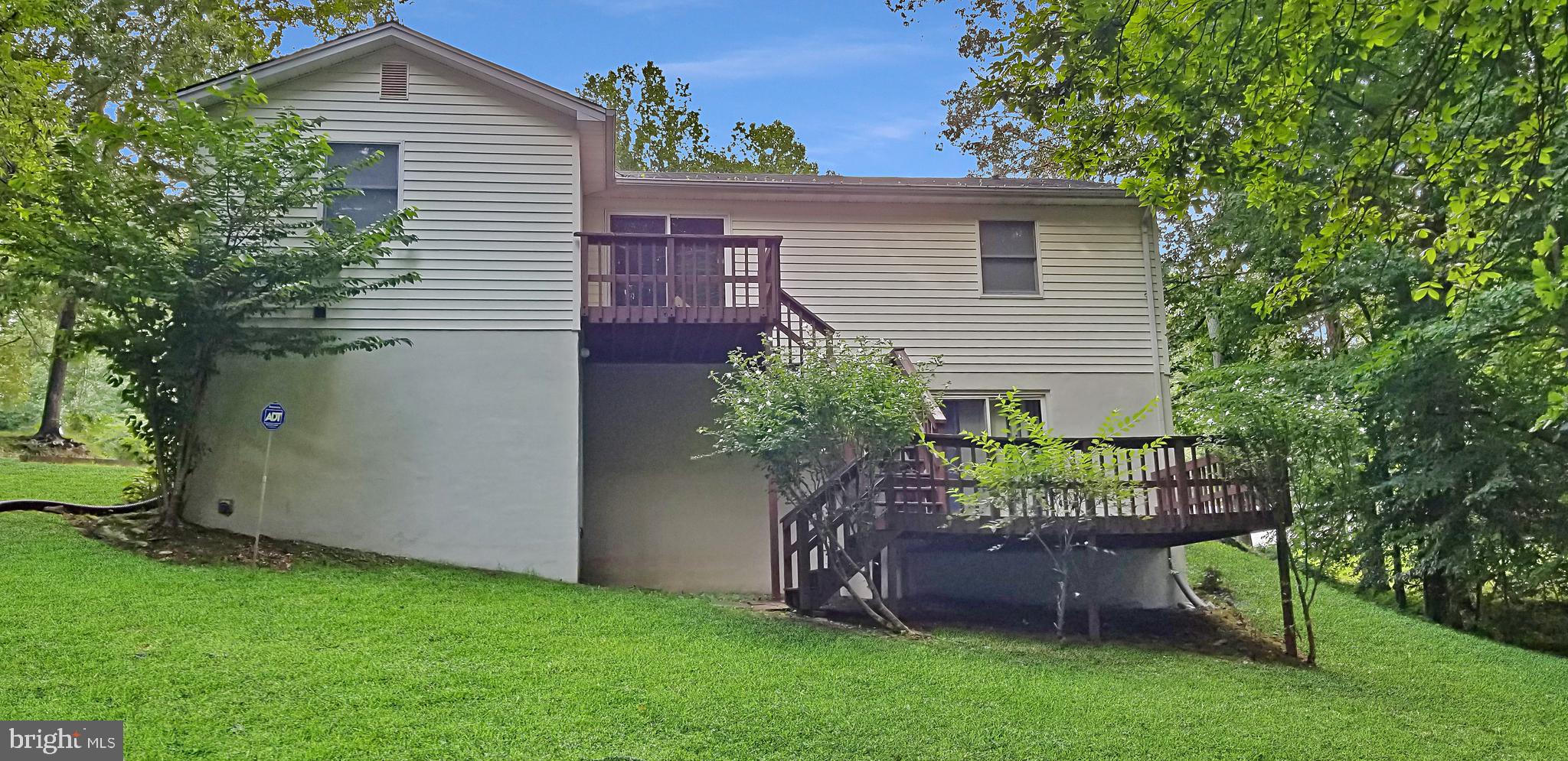 COUNTRY LAKES - Residential