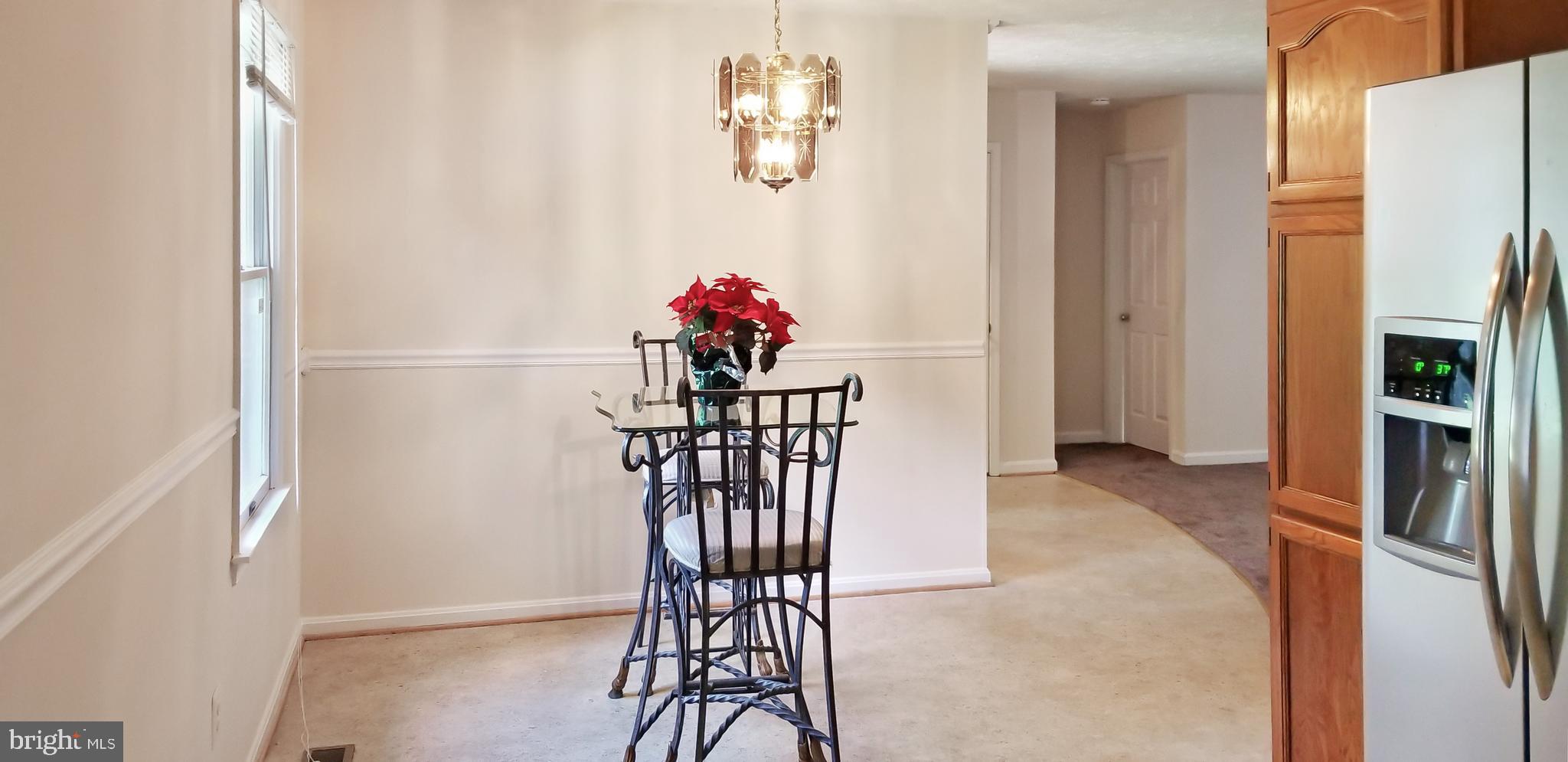 COUNTRY LAKES - Residential