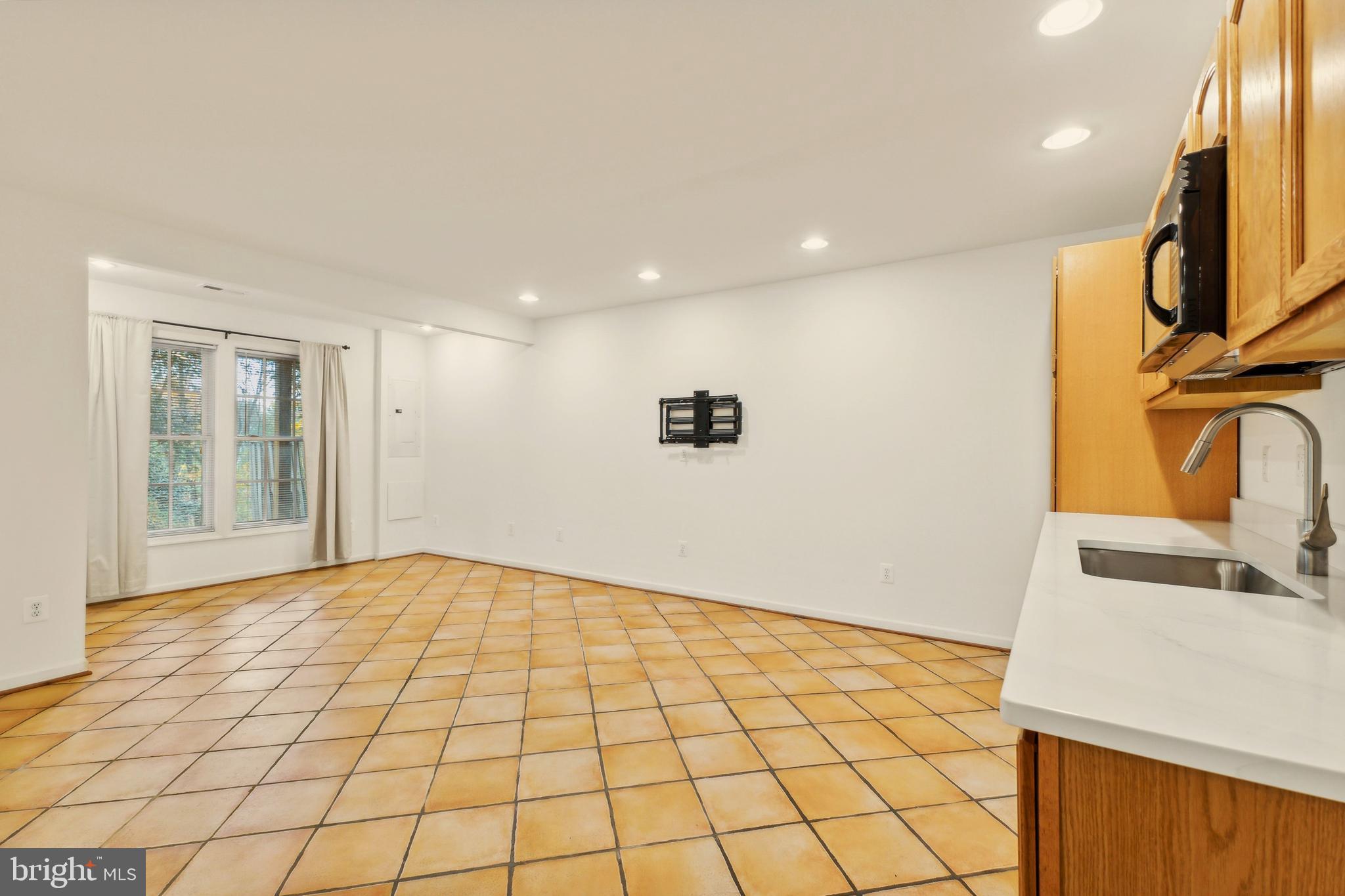 VIRGINIA OAKS - Residential