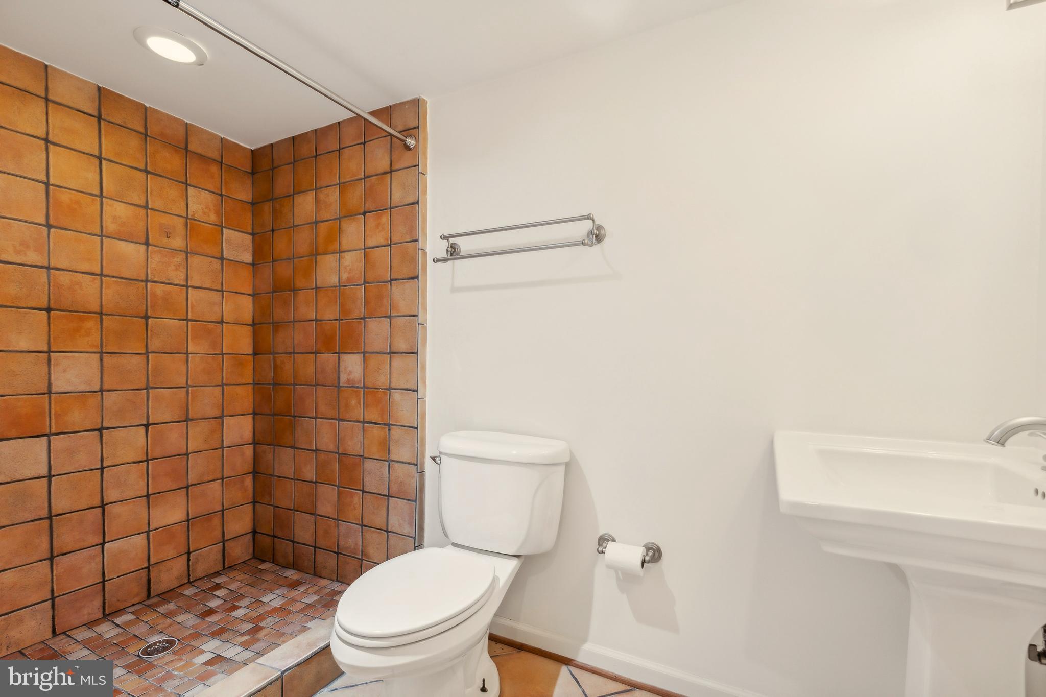 VIRGINIA OAKS - Residential