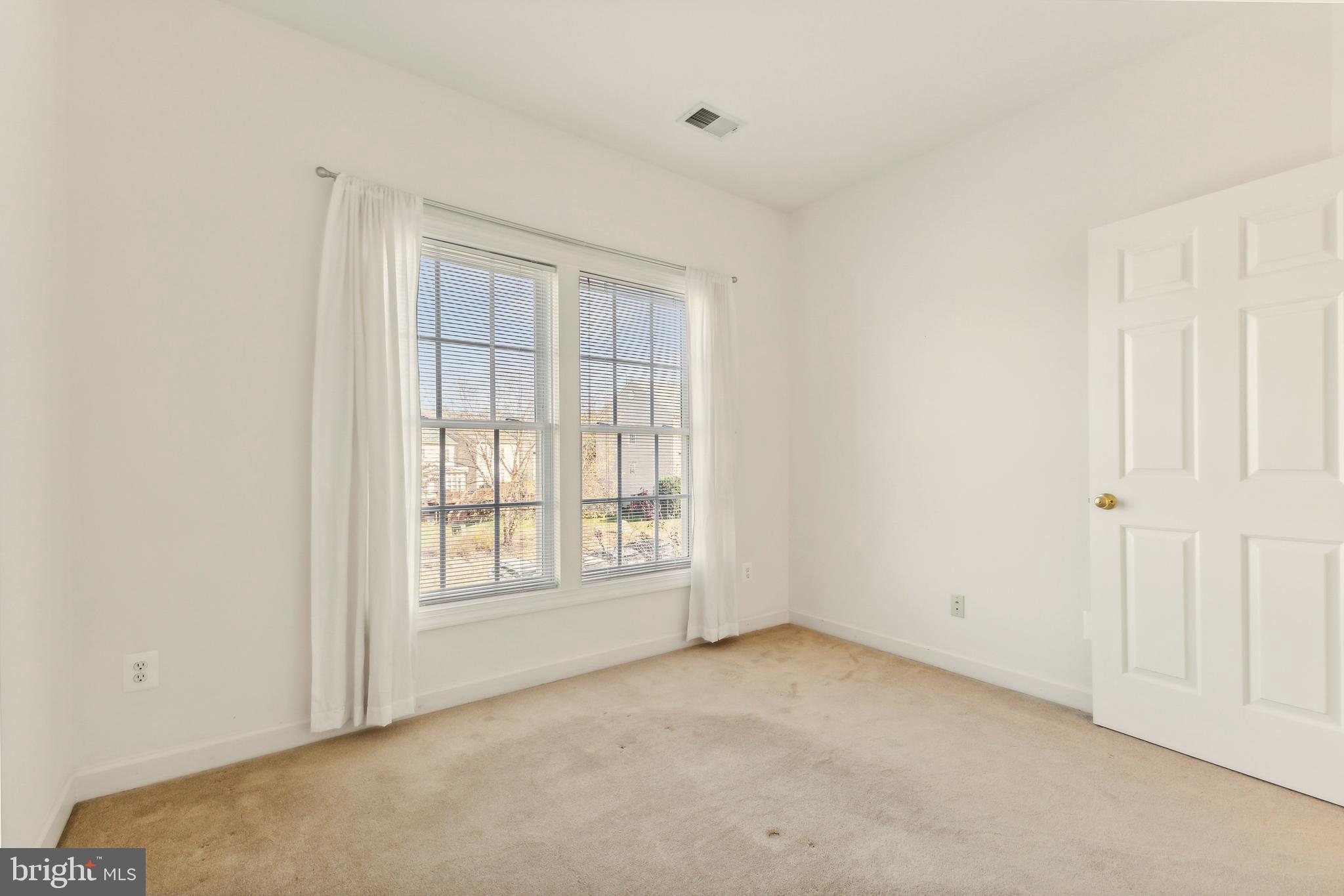 VIRGINIA OAKS - Residential