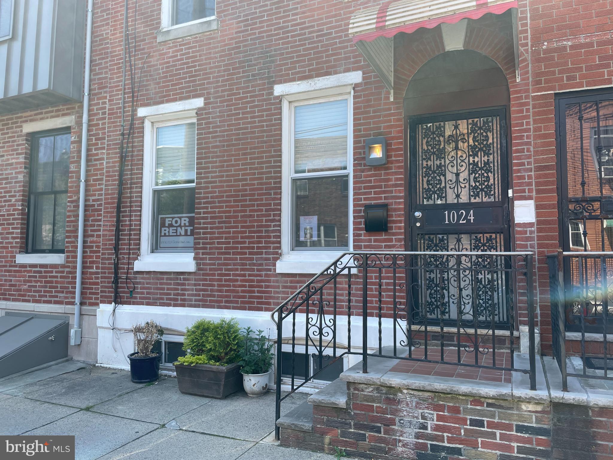 17' wide, Sun splashed 4 bed, 2.5 bath in Passyunk Square available July 1. One half block to the Fountain and Passyunk Avenue attractions. Recently renovated with original details and hardwood floors throughout. Open plan first floor includes Living, Dining, Powder Room and large Kitchen. Wonderful rear yard. Second floor features 2 large beds and smaller 3rd bedroom and tile bath. 3rd floor has large front bedroom, laundry and tile bath. Unfinished basement for storage. Bonus: Solar panels for reduced energy costs. Close to Broad Street Subway, bus routes, Bok, Stadiums, shops, restaurants, ACaME market, seasonal Farmers Market. Tenant pays all utilities. Pets considered on a case by case basis. First, Last and 1 month Security deposit. $50 application fee per person.