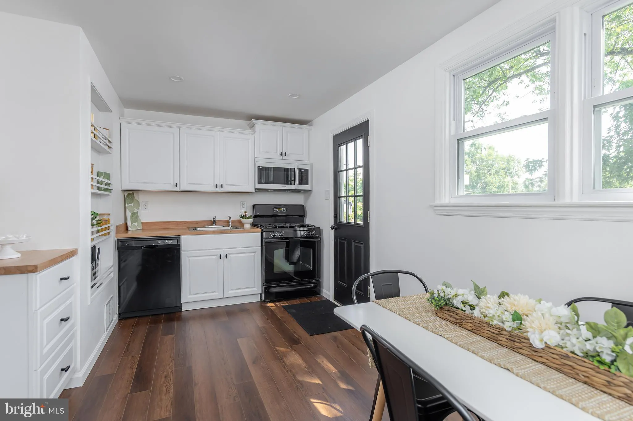 West Deptford, New Jersey 08096, United States, 3 Bedrooms Bedrooms, ,1 BathroomBathrooms,Residential,Active,169494