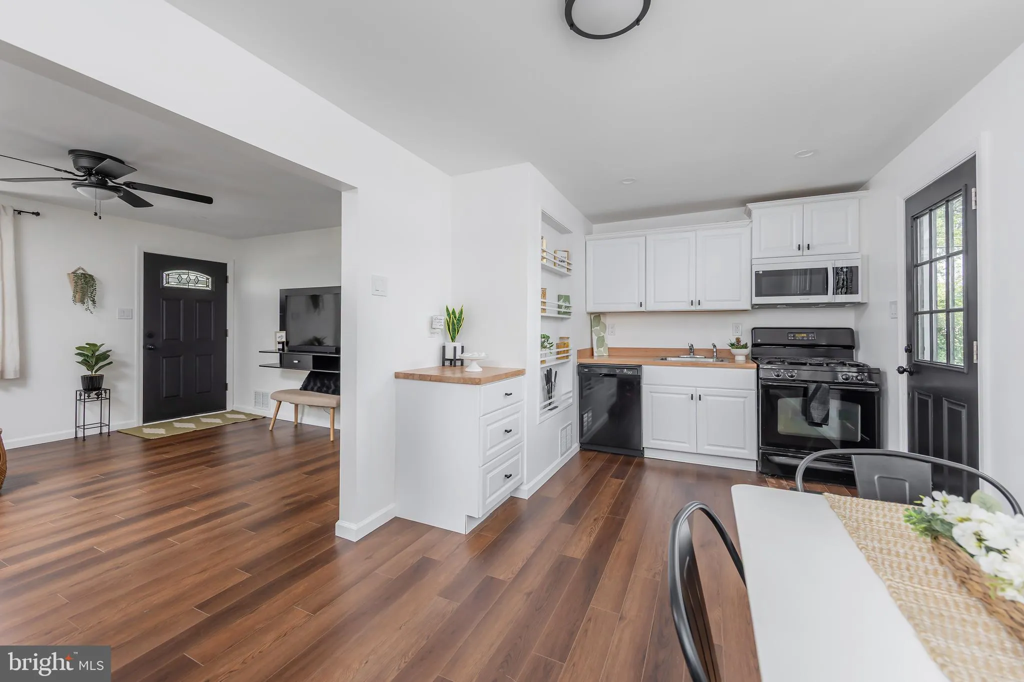 West Deptford, New Jersey 08096, United States, 3 Bedrooms Bedrooms, ,1 BathroomBathrooms,Residential,Active,169494