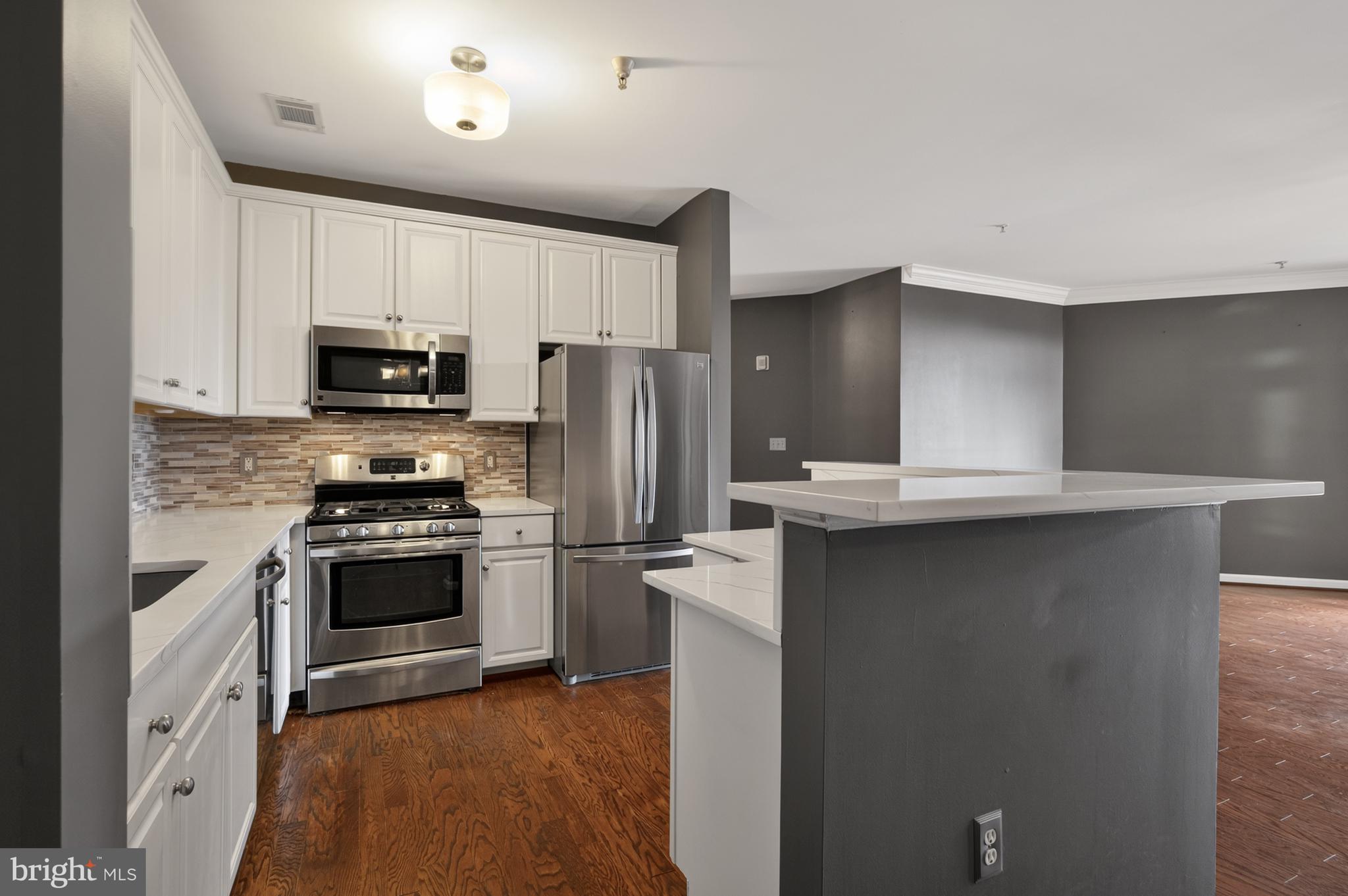 POTOMAC POINTE CONDOMINI - Residential