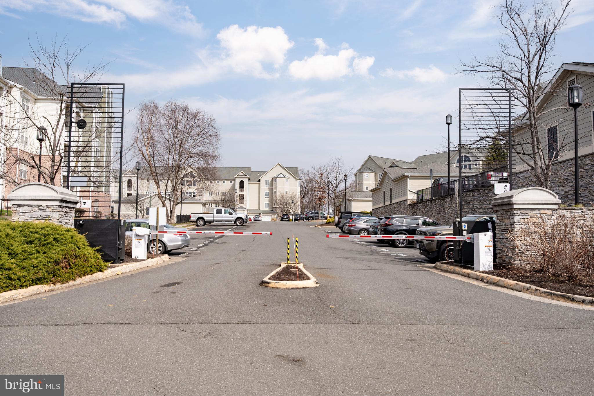 POTOMAC POINTE CONDOMINI - Residential