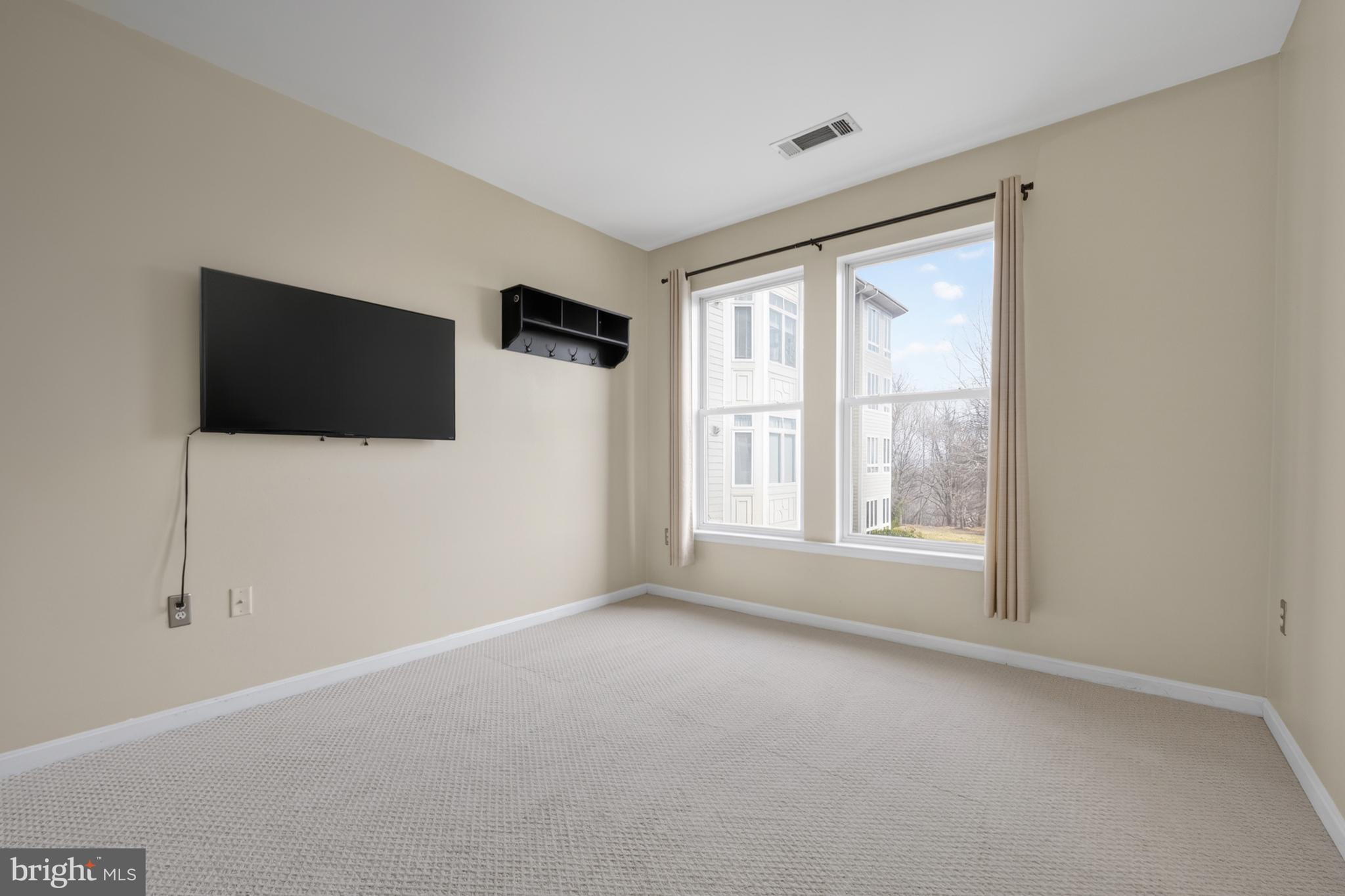 POTOMAC POINTE CONDOMINI - Residential