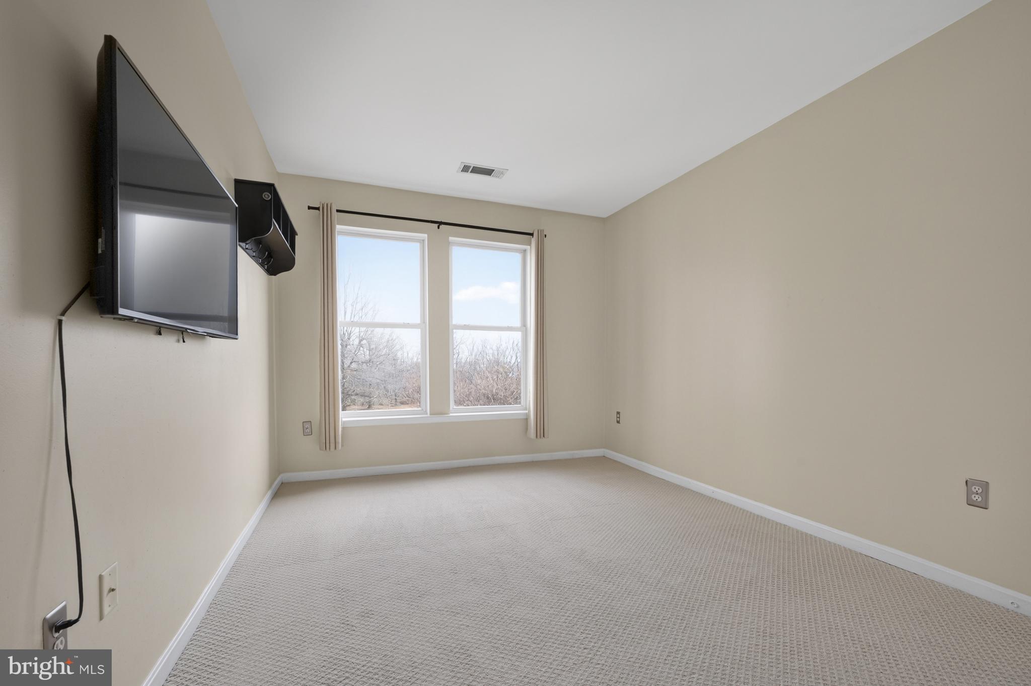 POTOMAC POINTE CONDOMINI - Residential