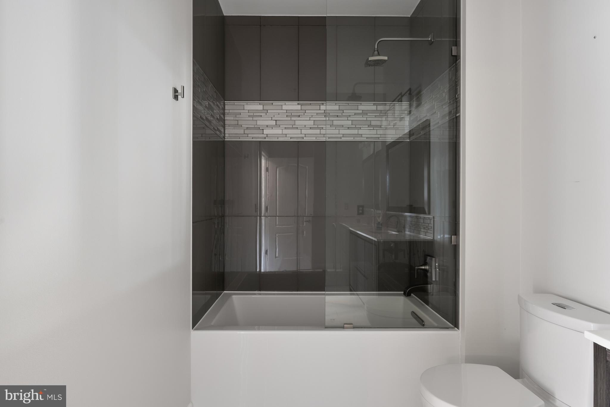 POTOMAC POINTE CONDOMINI - Residential