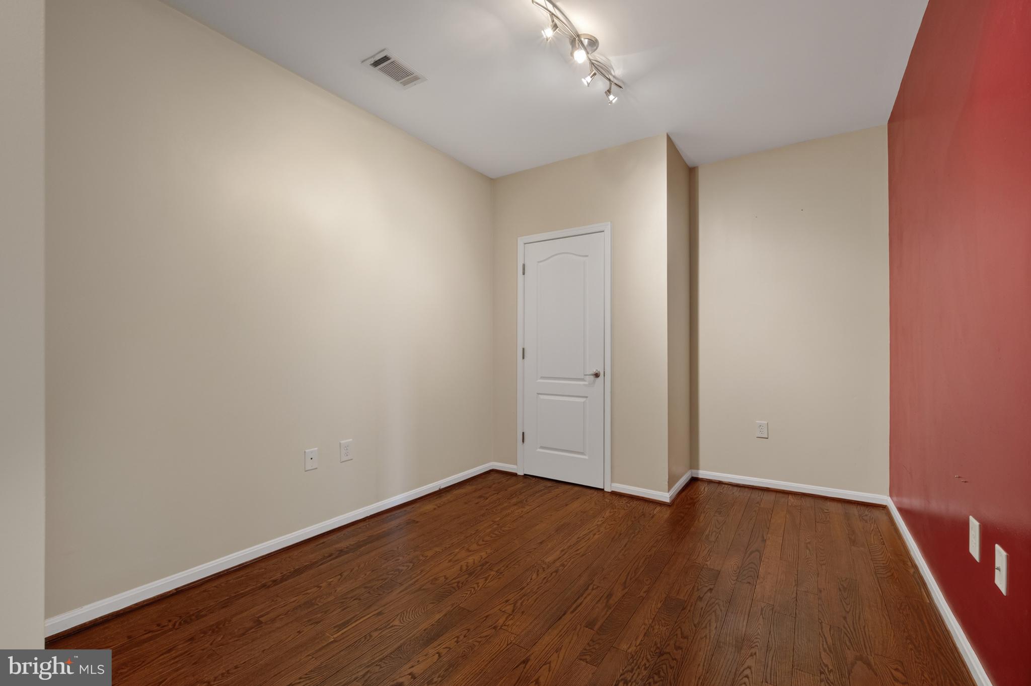 POTOMAC POINTE CONDOMINI - Residential