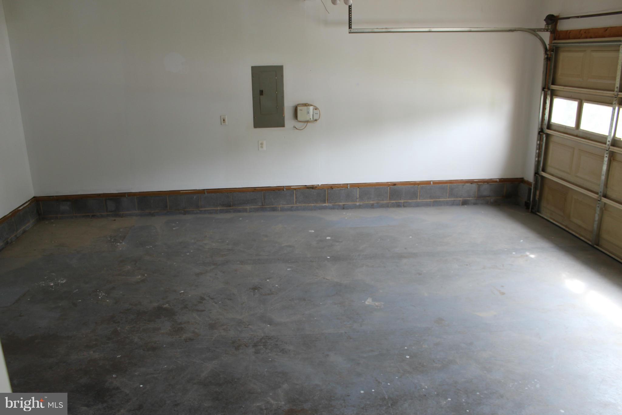 HAMILTONS CROSSING - Residential Lease