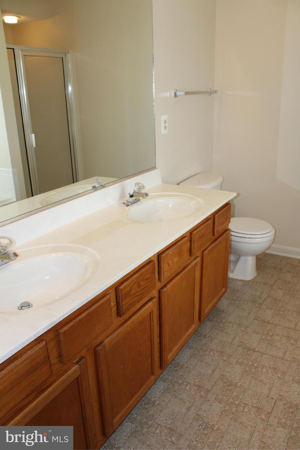 HAMILTONS CROSSING - Residential Lease