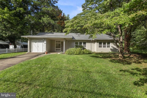 Homes For Sale - 20 Farm Lane<br/> ROOSEVELT, NJ 08555