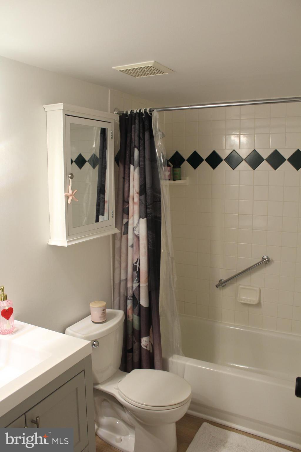 HAWTHORNE VILLAGE - Residential