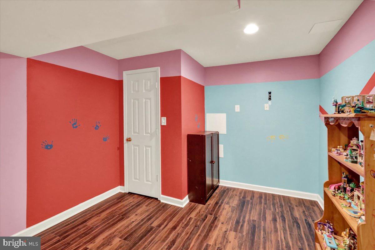 LINCOLNS MEADOW - Residential