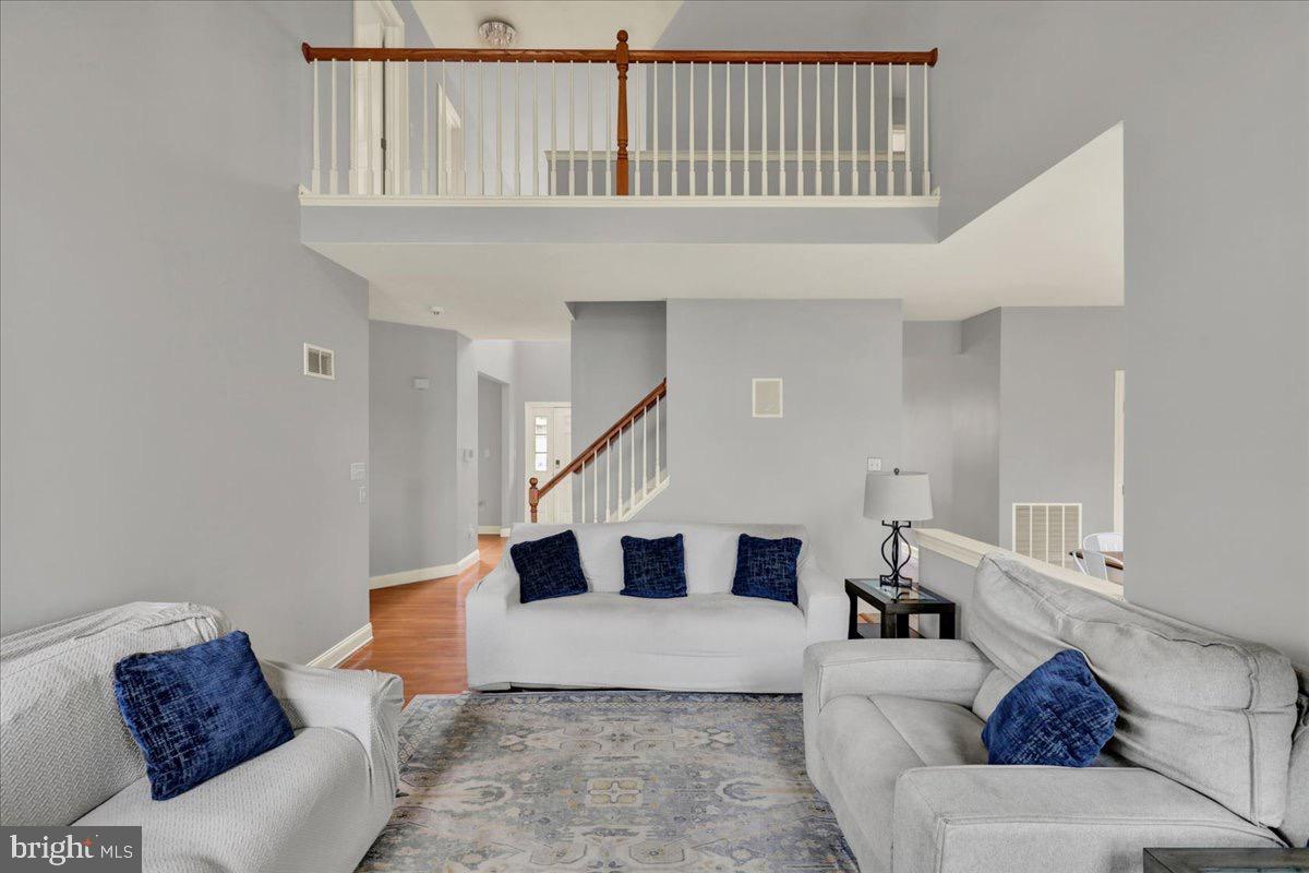 LINCOLNS MEADOW - Residential