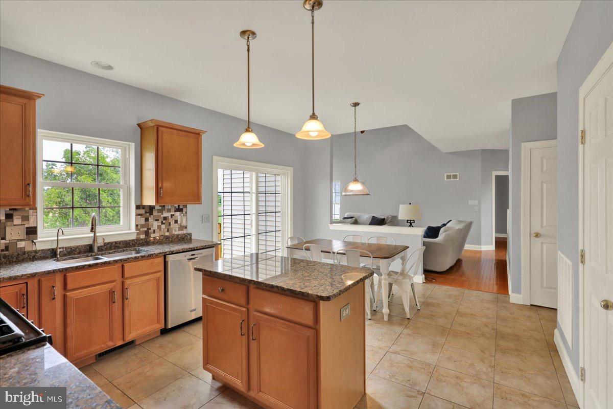 LINCOLNS MEADOW - Residential