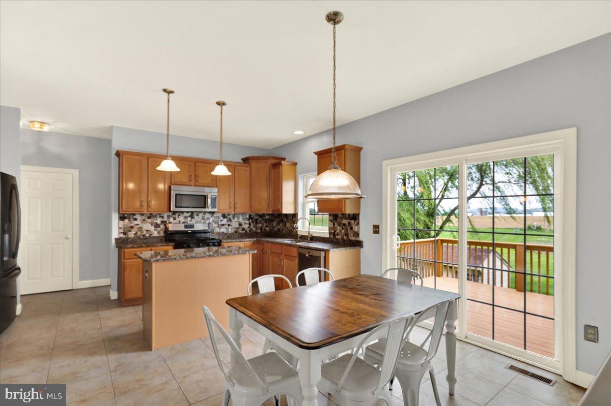 LINCOLNS MEADOW - Residential