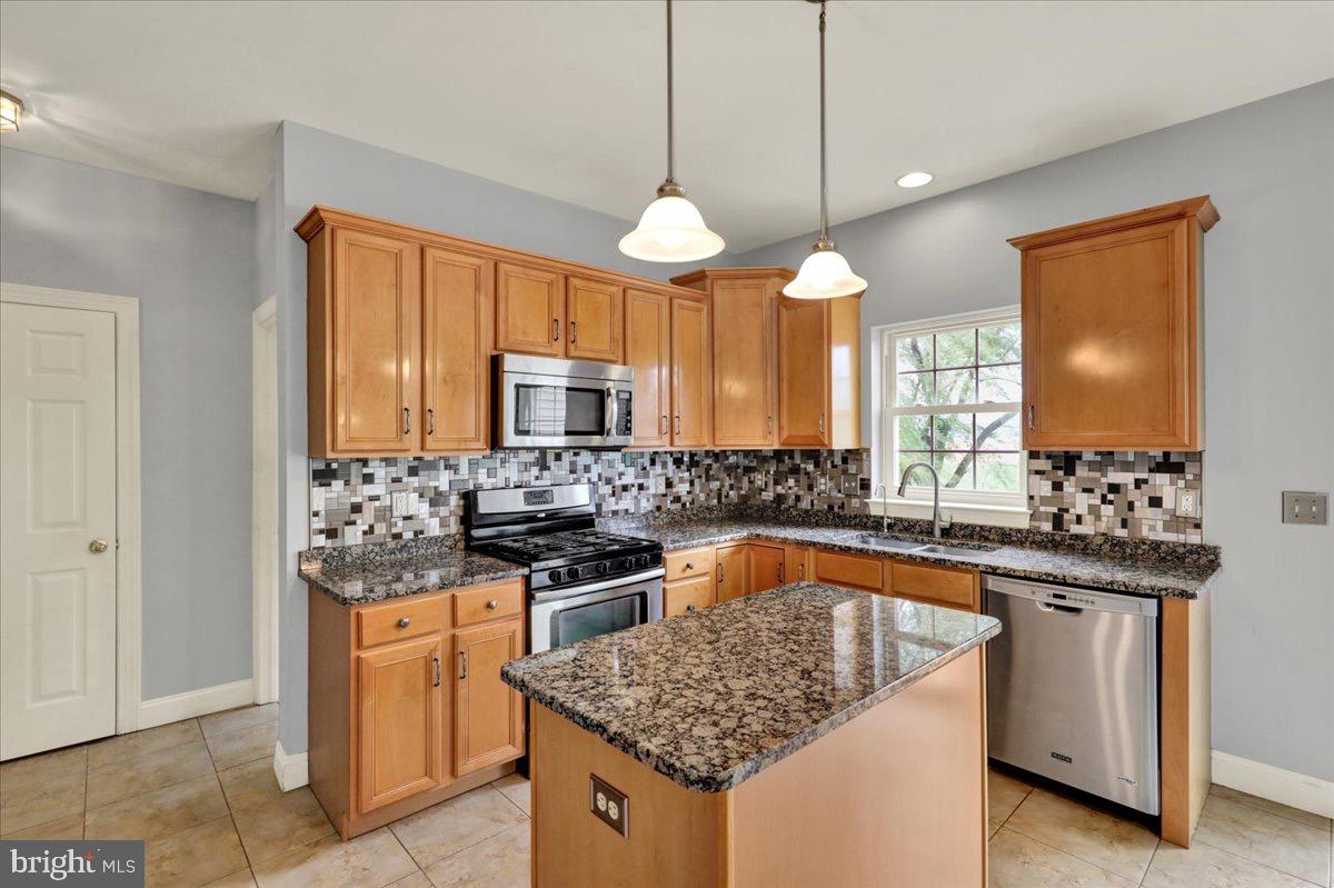 LINCOLNS MEADOW - Residential