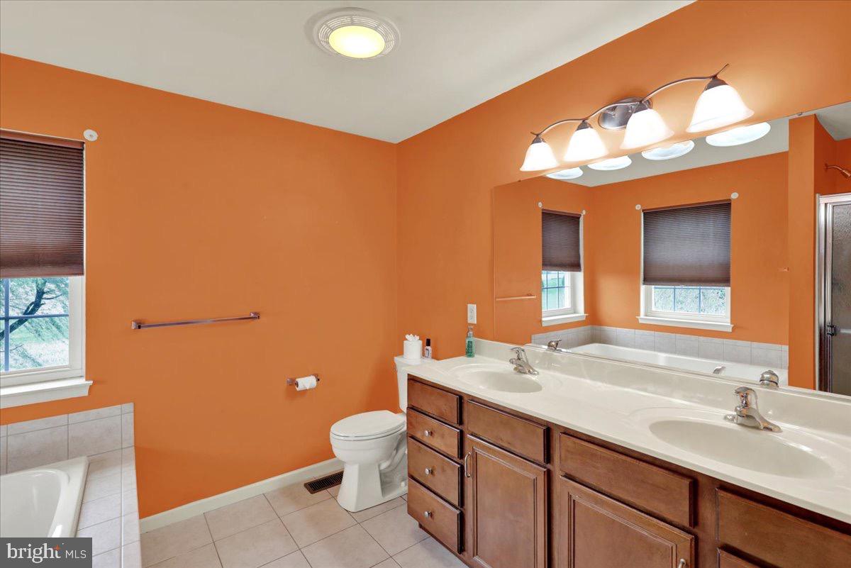 LINCOLNS MEADOW - Residential