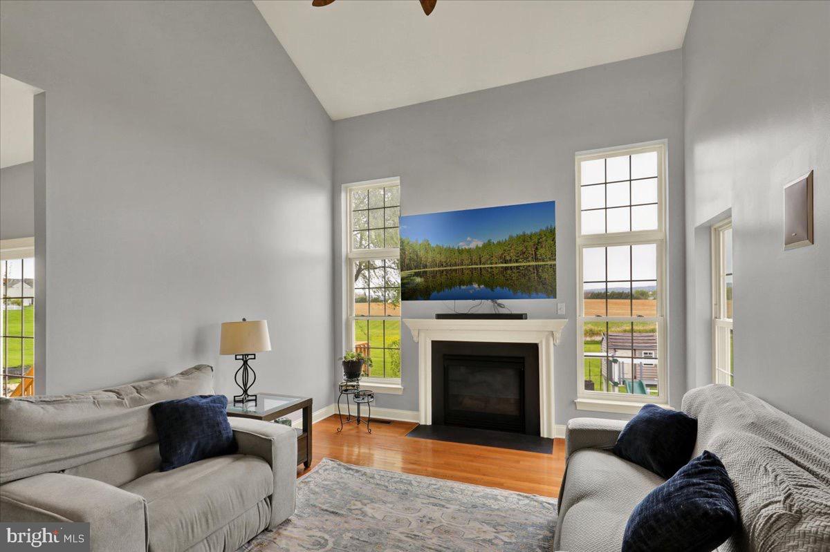 LINCOLNS MEADOW - Residential