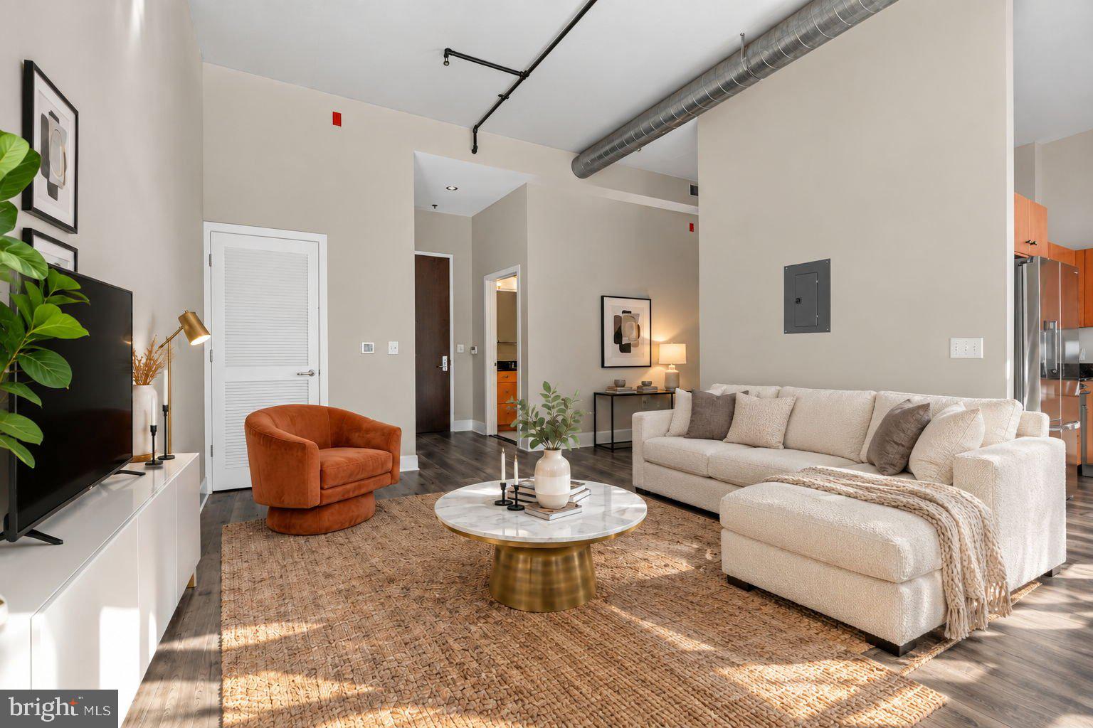 520 JOHN CARLYLE STREET 422