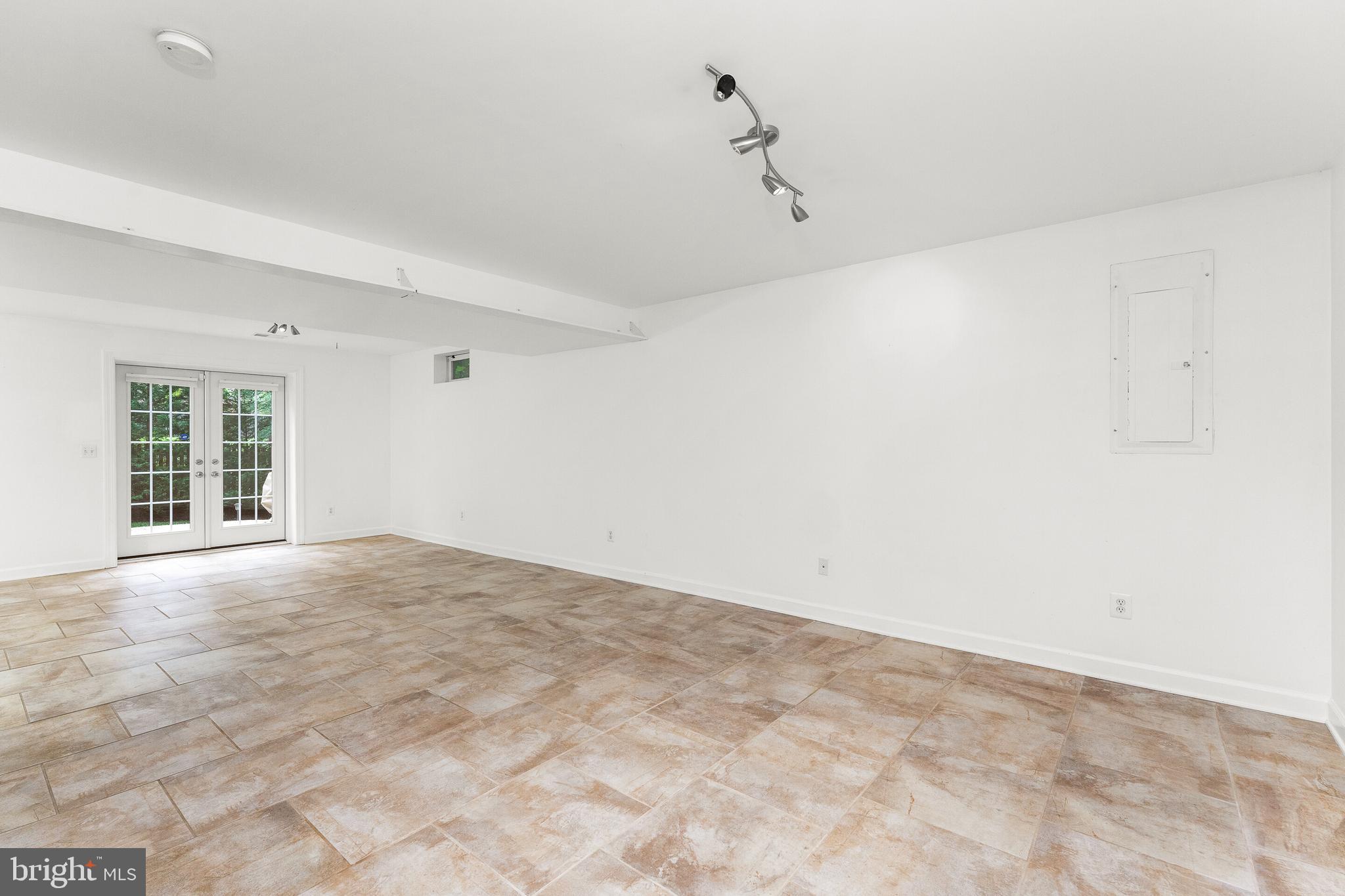 CARDINAL HILL - Residential