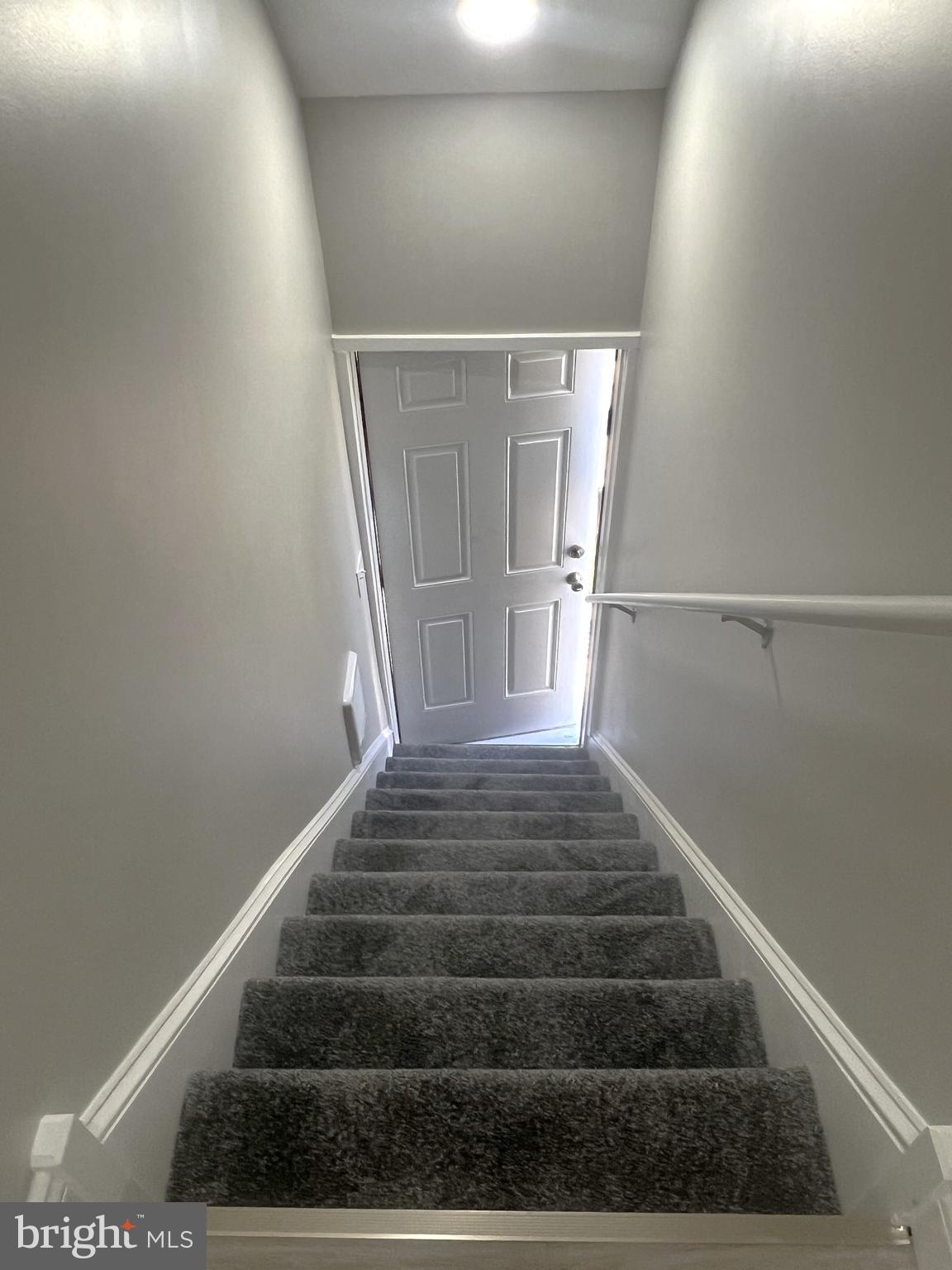 30 SPRUCE AVENUE B UPSTAIRS