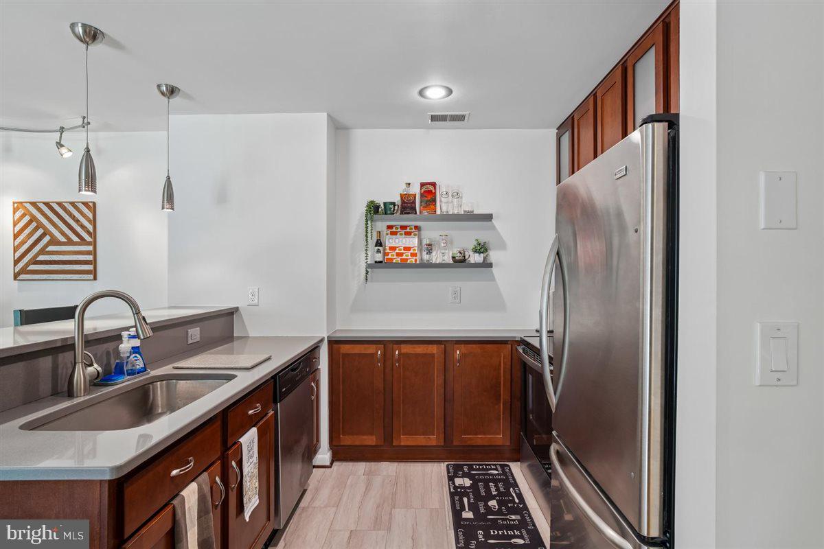 10 HEARTHSTONE COURT B