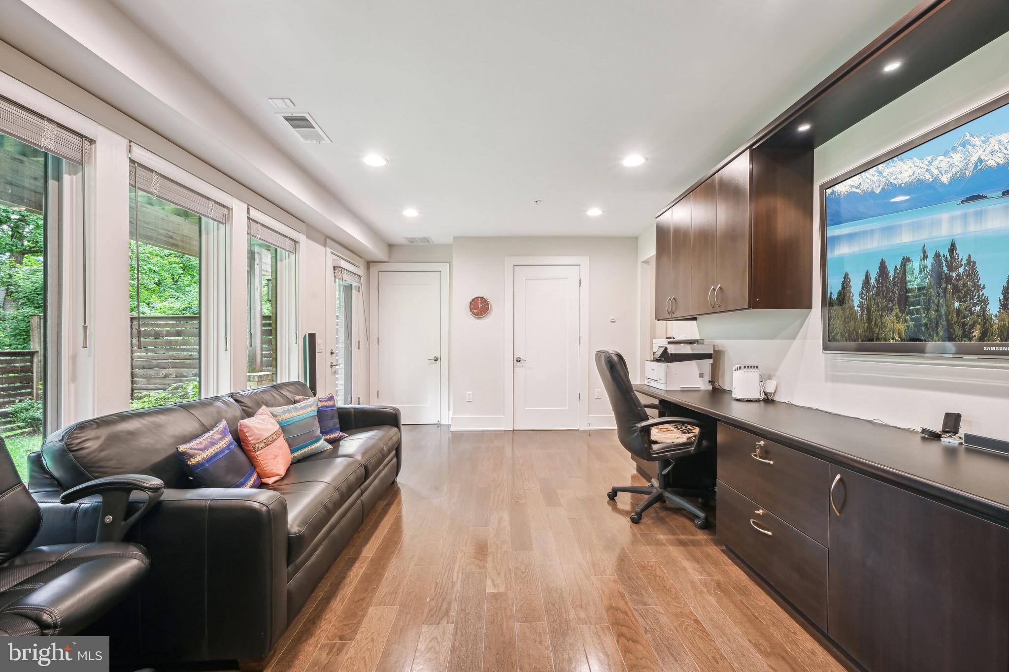 GROSVENOR HEIGHTS - Residential Lease