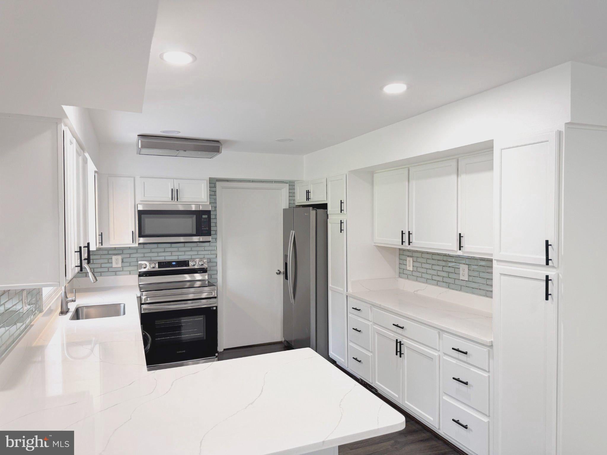 3207 SUPERIOR LANE