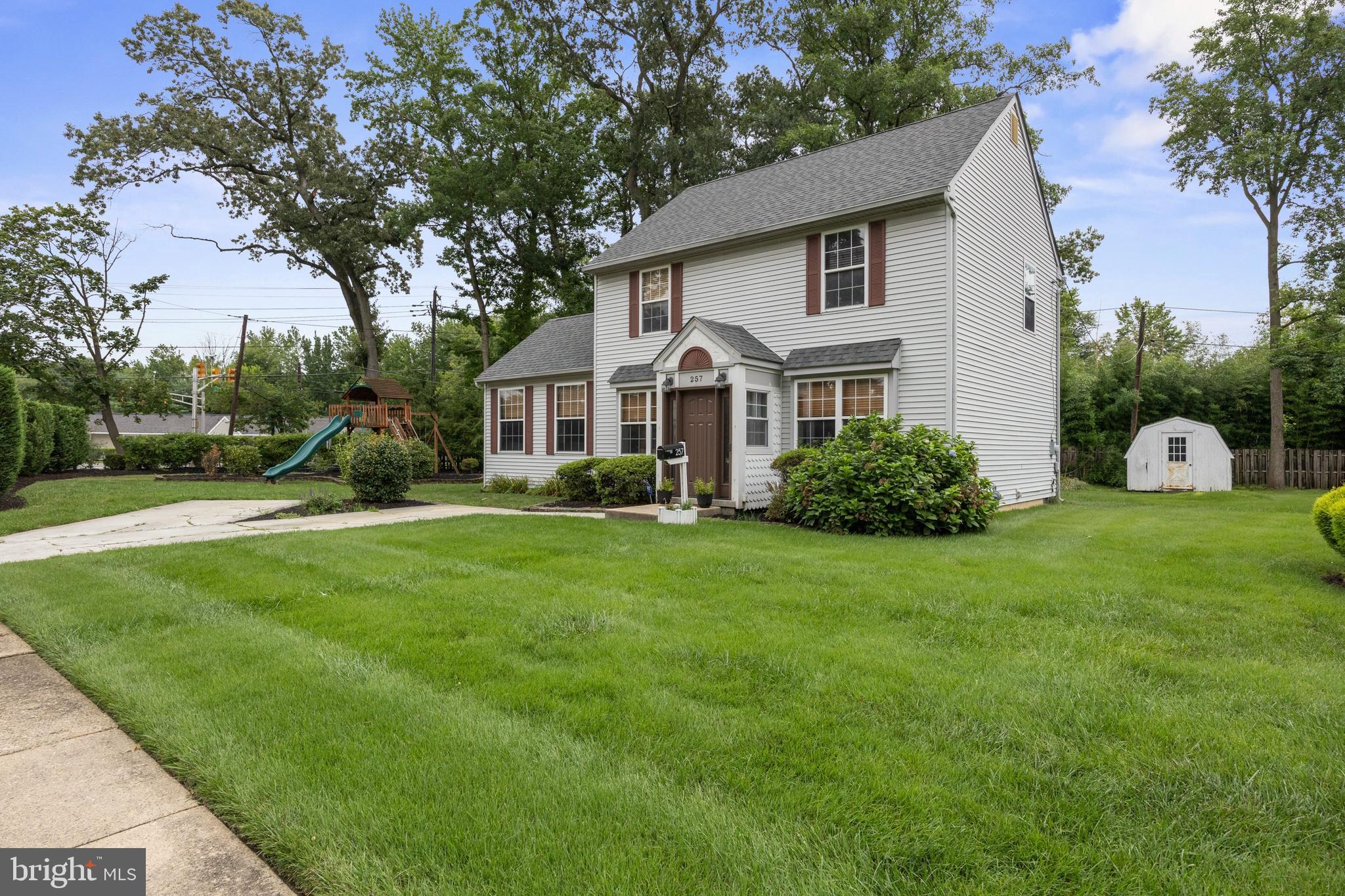 257 RAMBLEWOOD PARKWAY