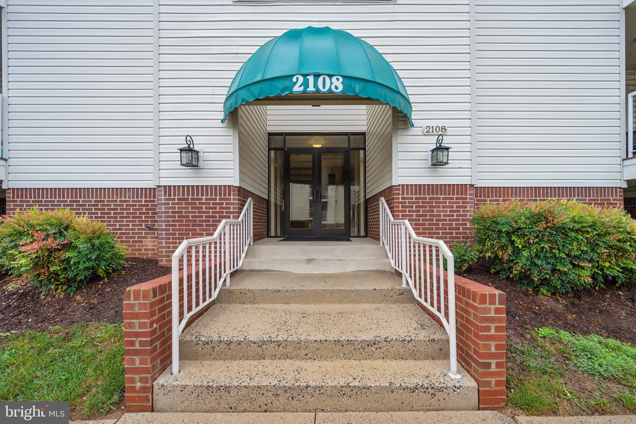 2108 WHITEHALL 1B