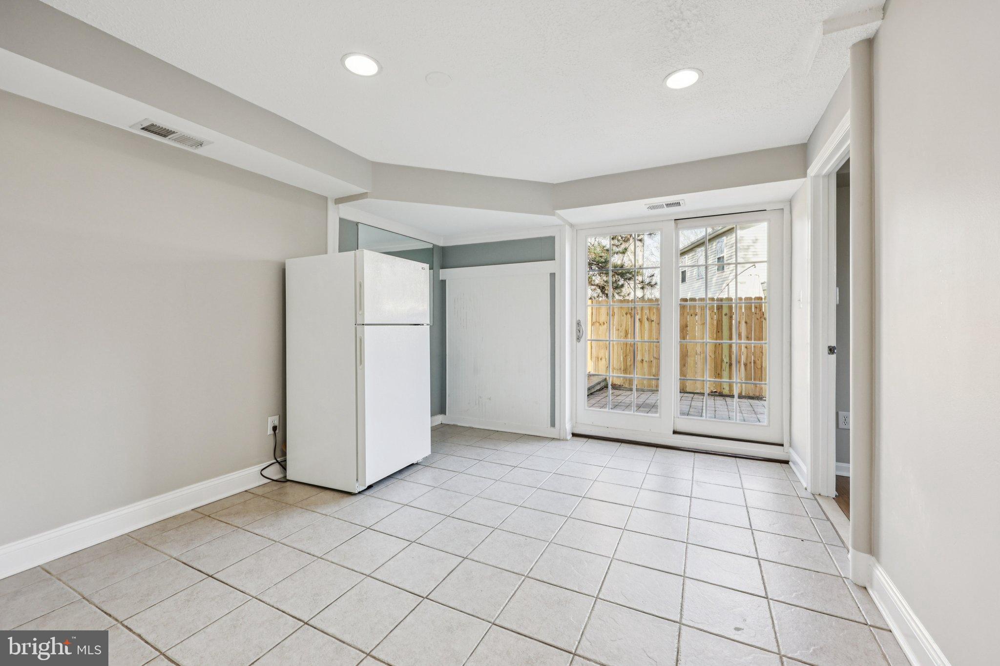 SILVER OAKS - Residential